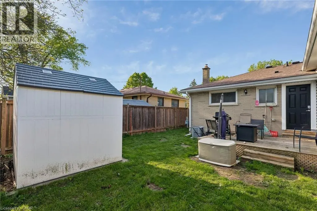 158 LAURENTIAN Drive N