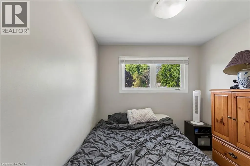 158 LAURENTIAN Drive N
