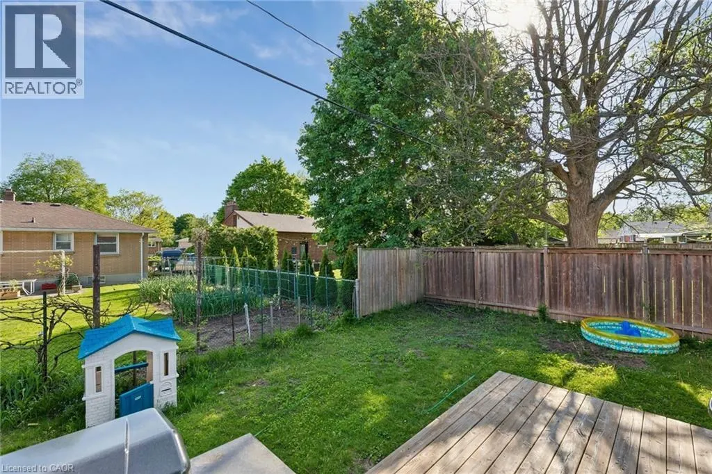 158 LAURENTIAN Drive N