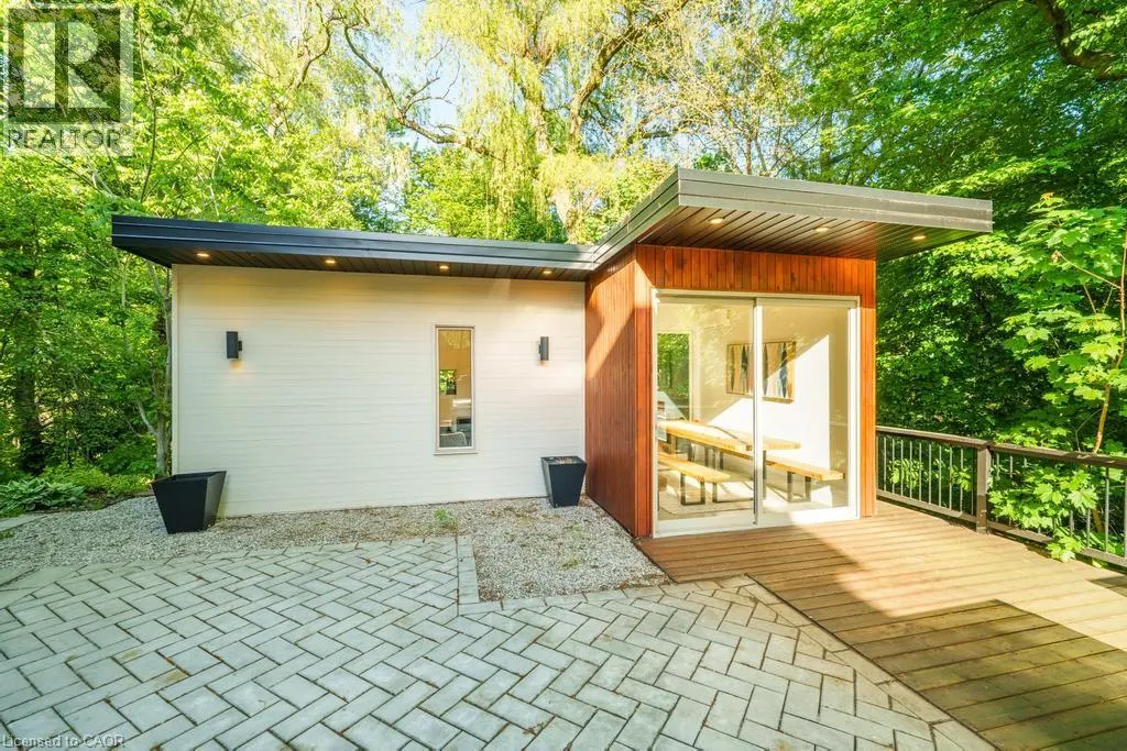 64 RAVINA Crescent