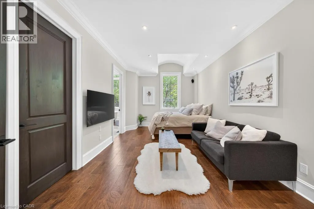 64 RAVINA Crescent