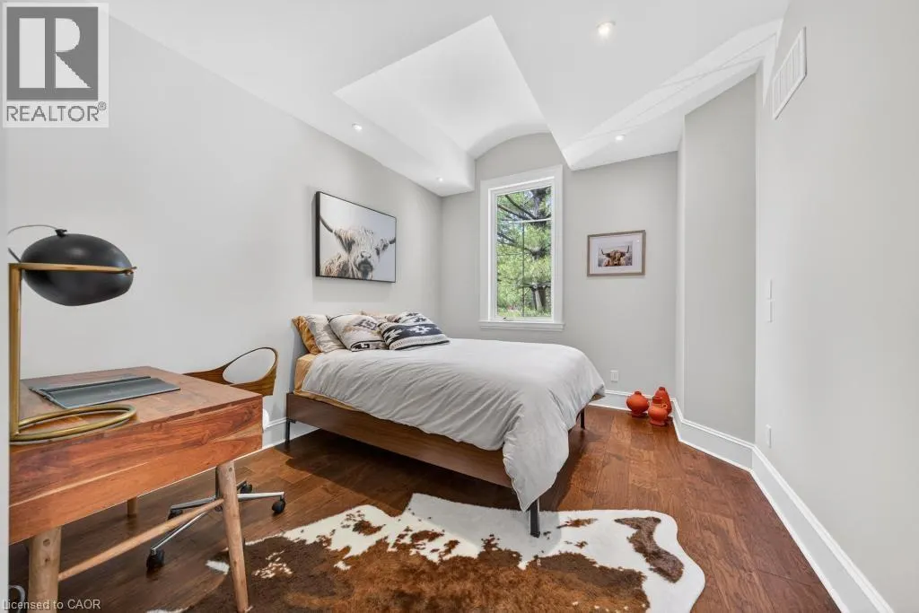 64 RAVINA Crescent