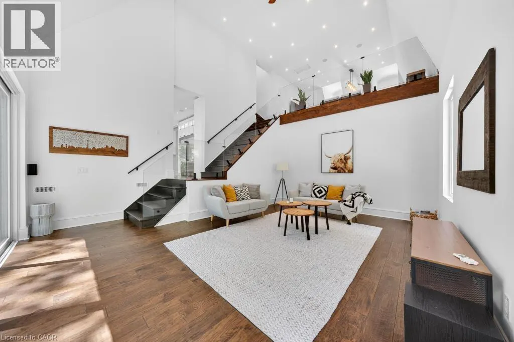 64 RAVINA Crescent