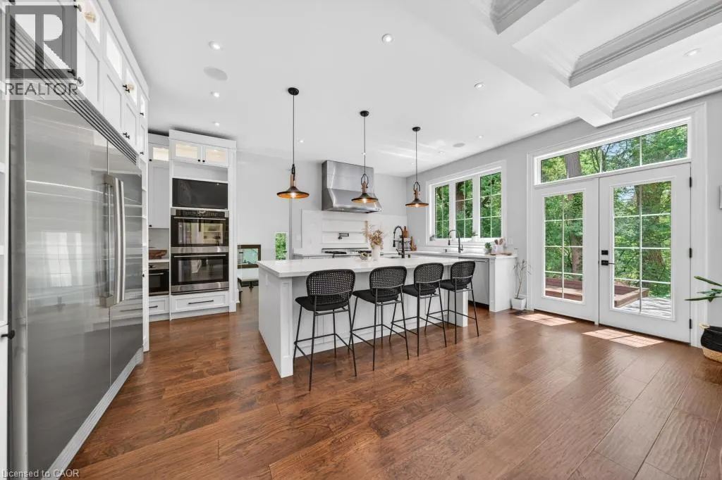64 RAVINA Crescent