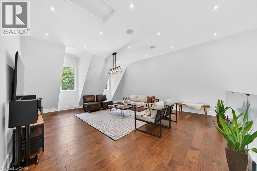 64 RAVINA Crescent