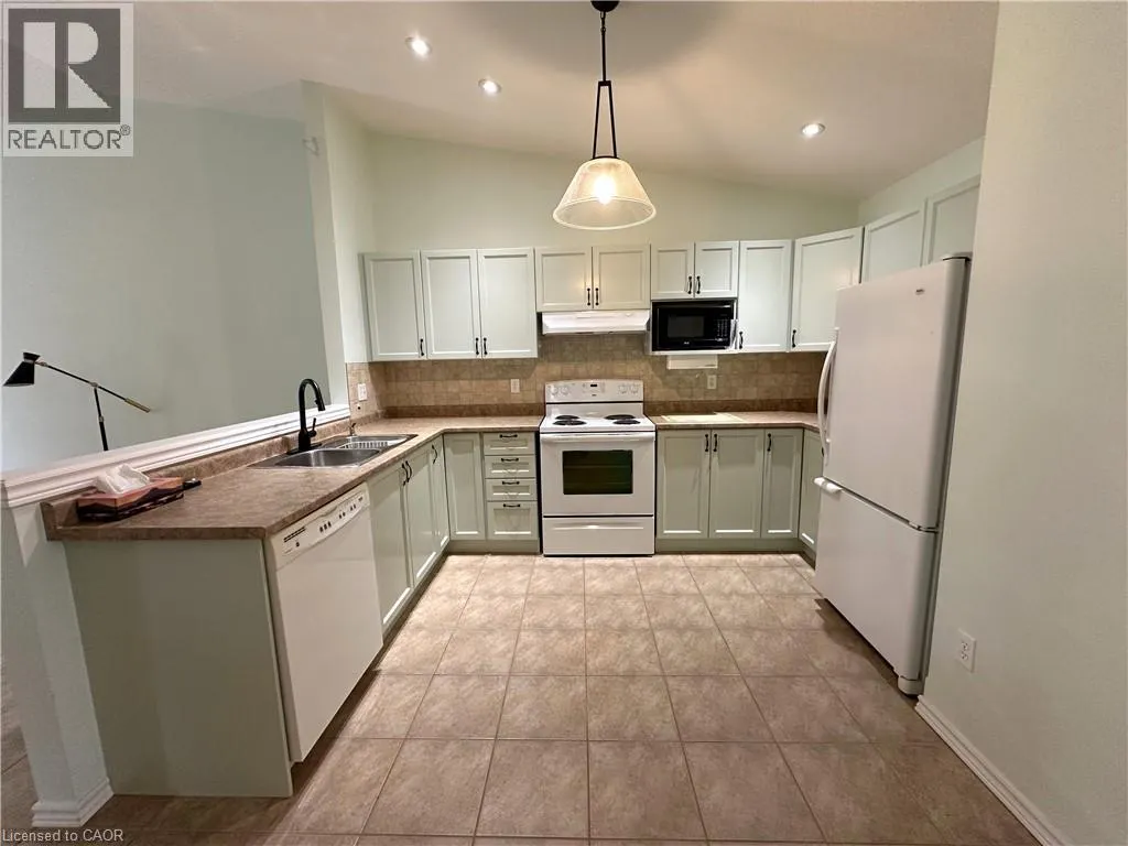 510 QUEENSWAY Street W Unit# 38 #38