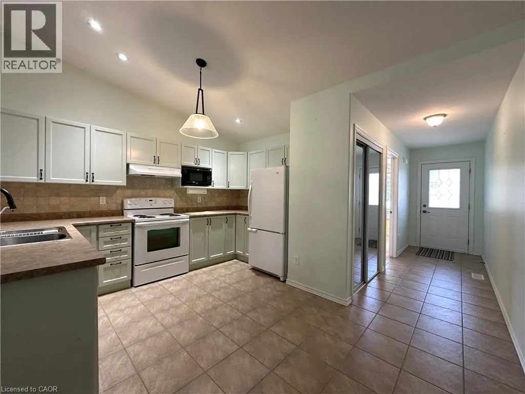 510 QUEENSWAY Street W Unit# 38 #38