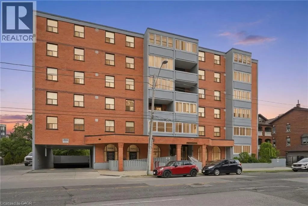 23 MAIN Street Unit# 404 #404