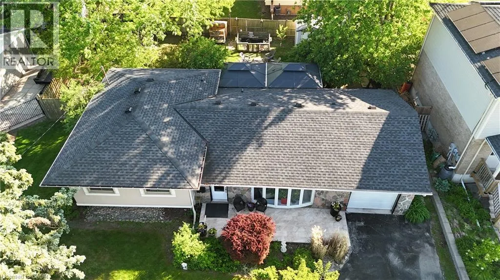 18 DENNIS Avenue
