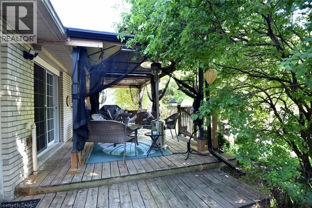 18 DENNIS Avenue