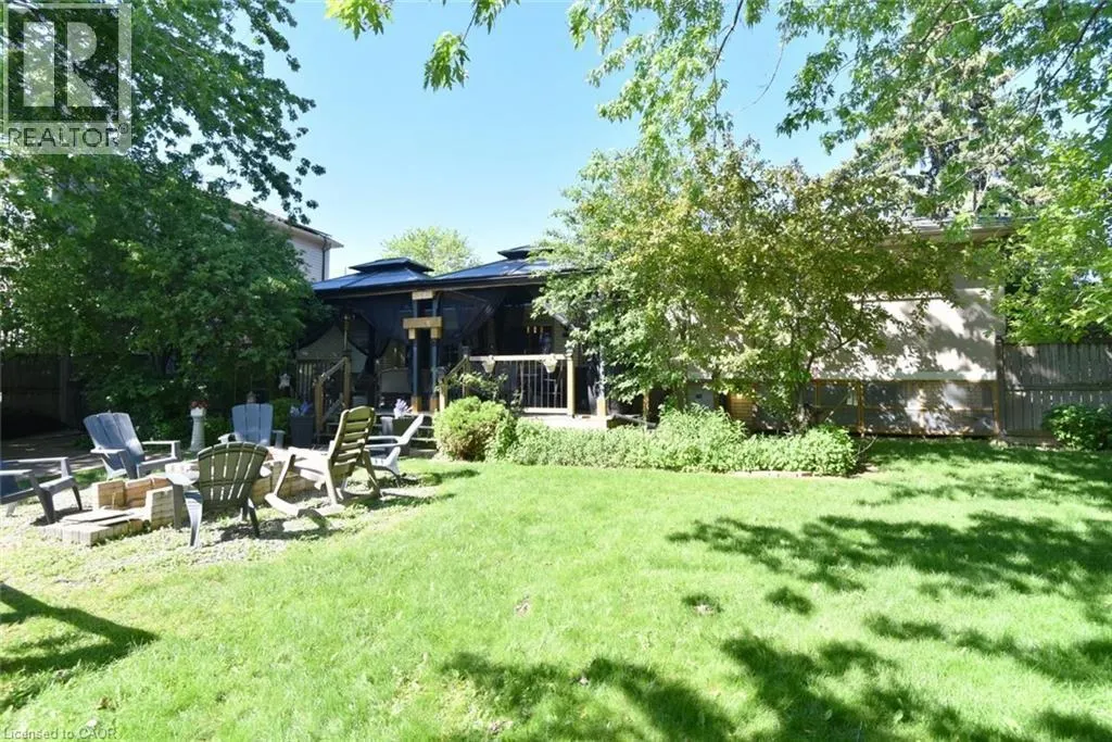 18 DENNIS Avenue