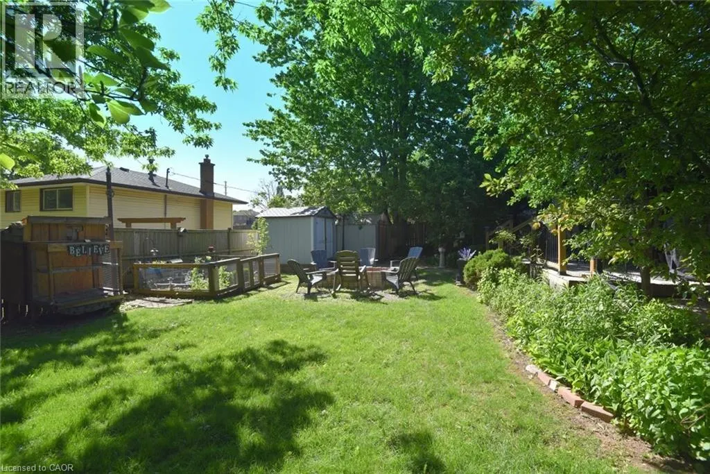 18 DENNIS Avenue