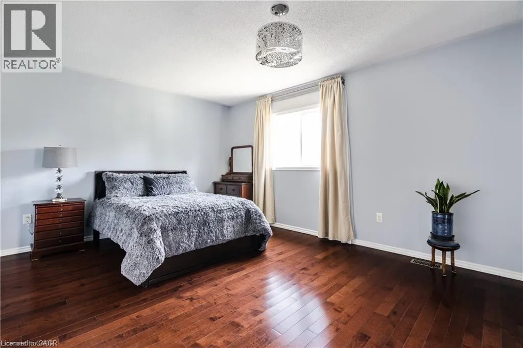 106 MOORE Crescent