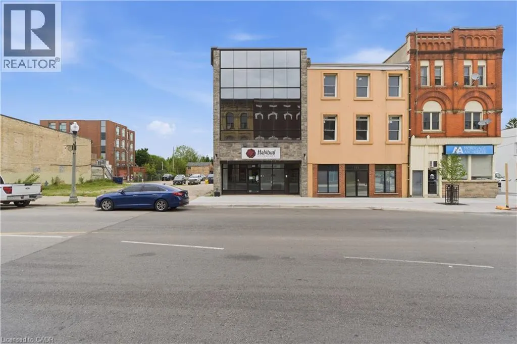 389 DUNDAS Street