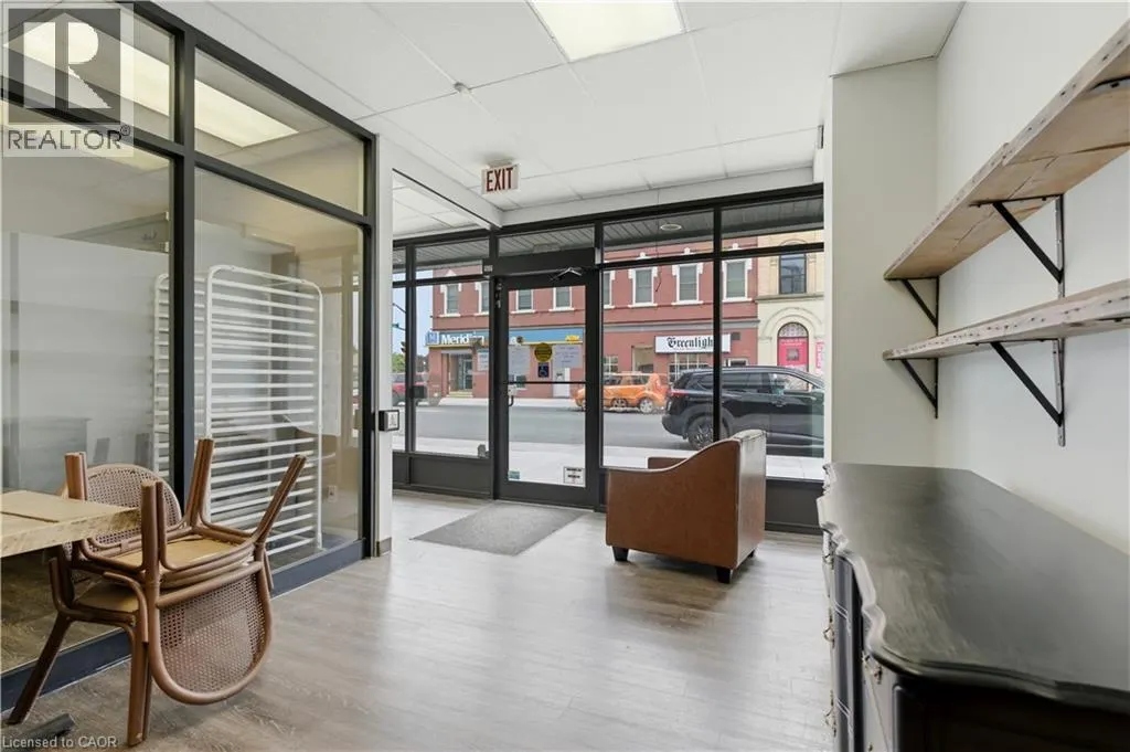 389 DUNDAS Street