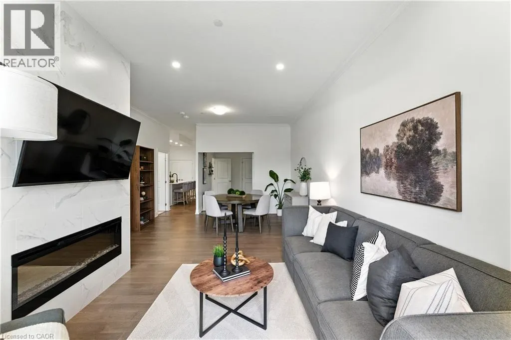 1880 GORDON Street Unit# 207 #207