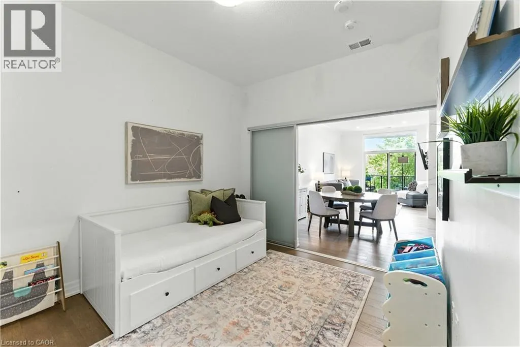 1880 GORDON Street Unit# 207 #207