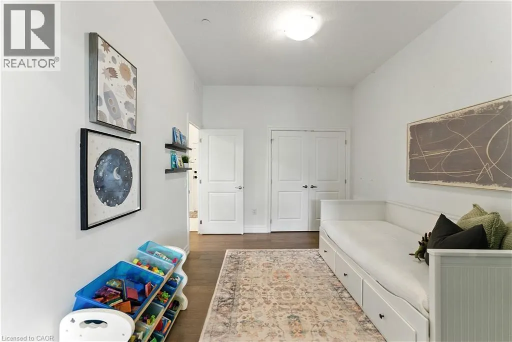 1880 GORDON Street Unit# 207 #207