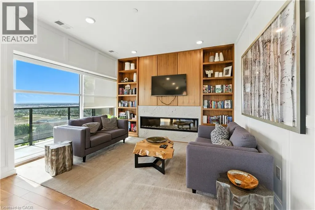 1880 GORDON Street Unit# 207 #207