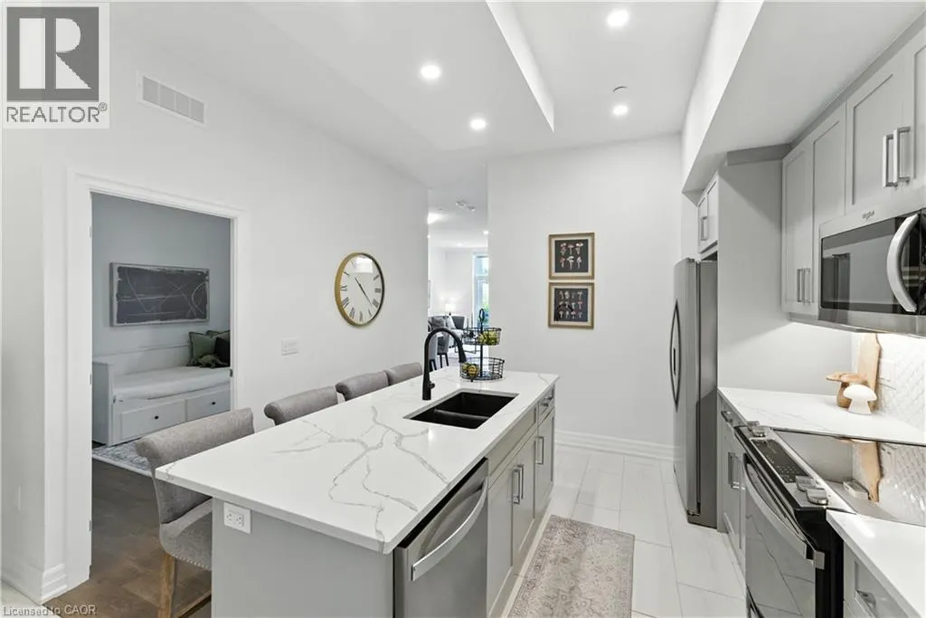 1880 GORDON Street Unit# 207 #207