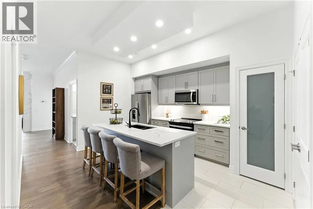 1880 GORDON Street Unit# 207 #207