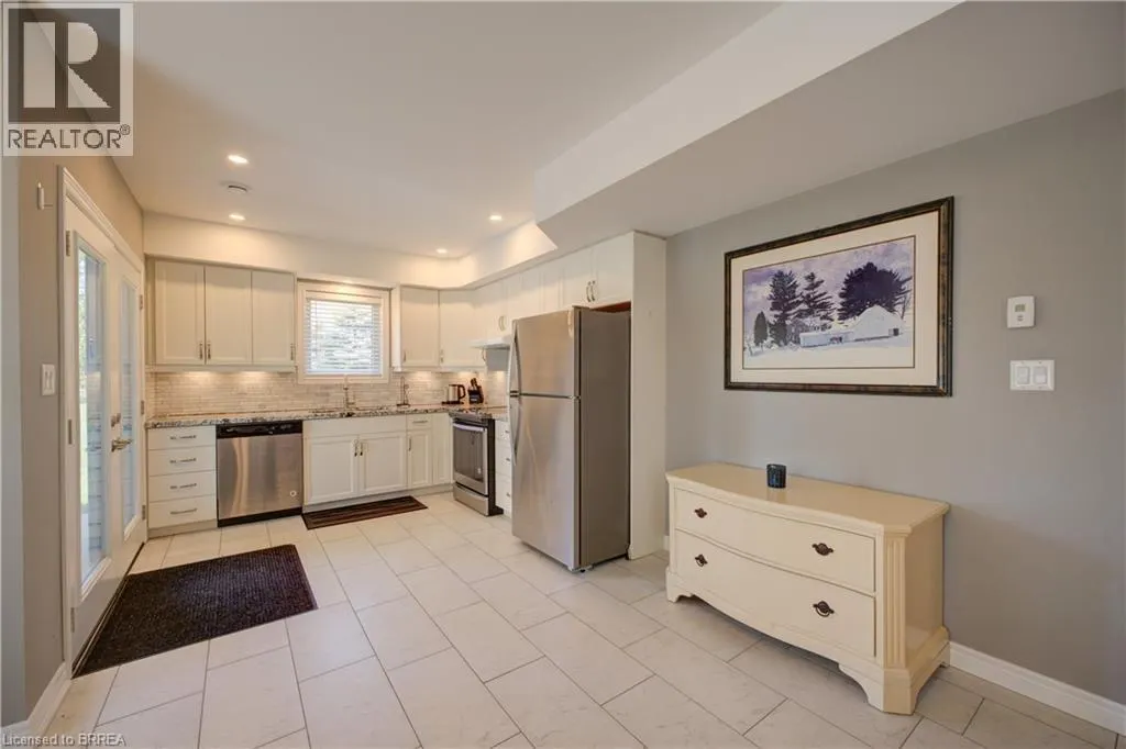 136-160 MECHANIC Street W