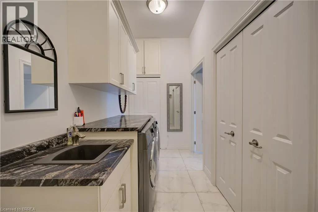 136-160 MECHANIC Street W
