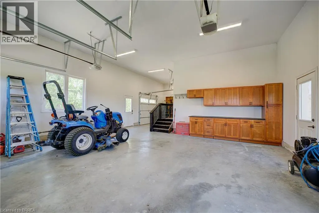 136-160 MECHANIC Street W