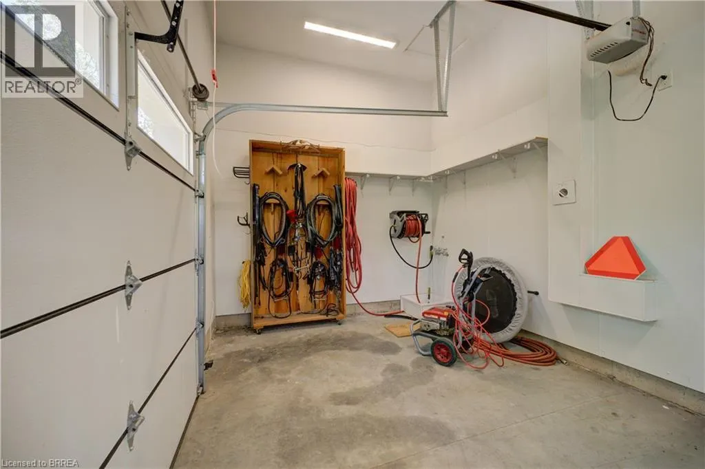 136-160 MECHANIC Street W