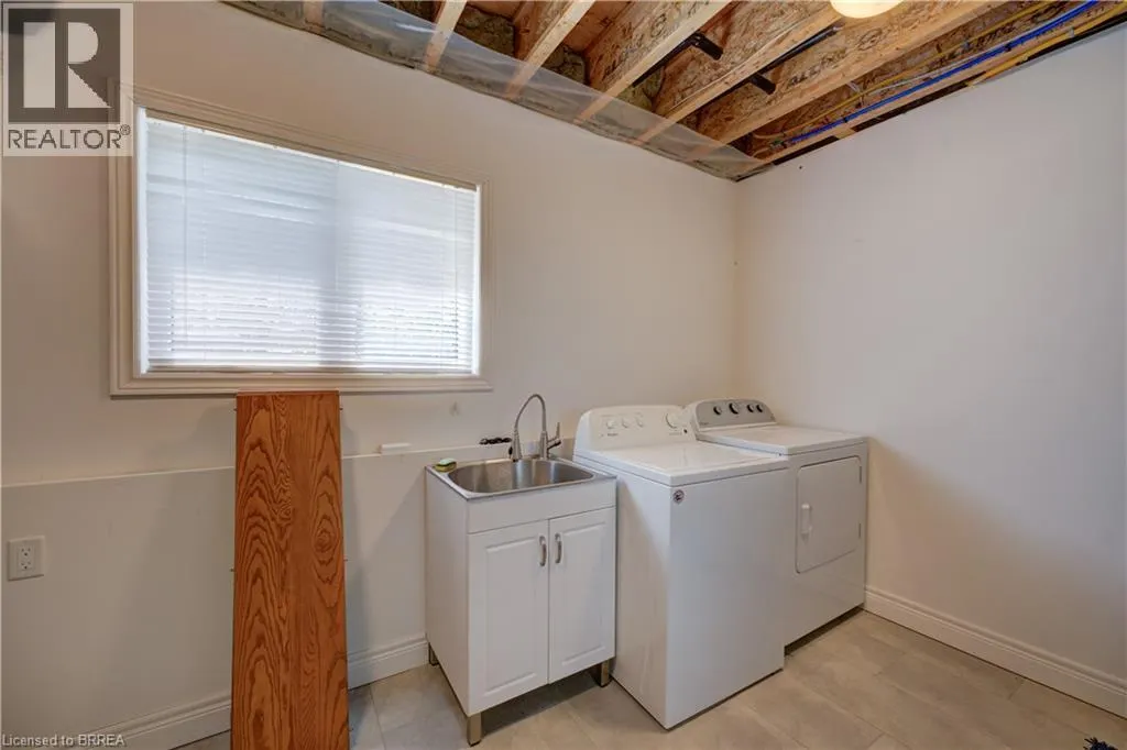 136-160 MECHANIC Street W