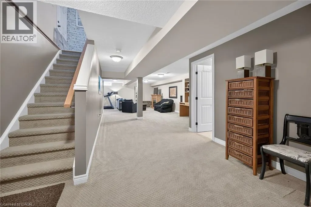 6 GADDYE Lane