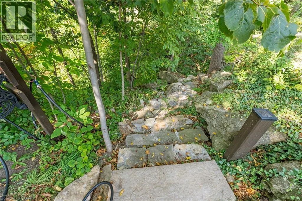 493 RIDGE Road E