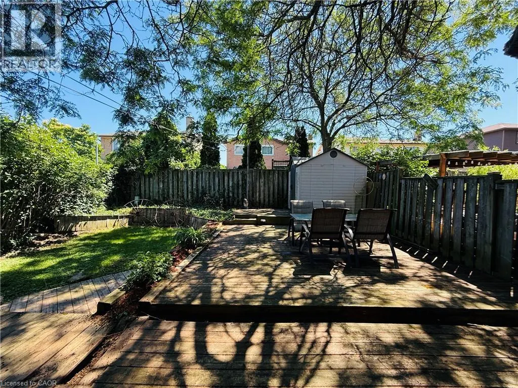 3 TWINOAKS Crescent