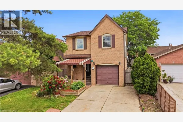 3 TWINOAKS Crescent