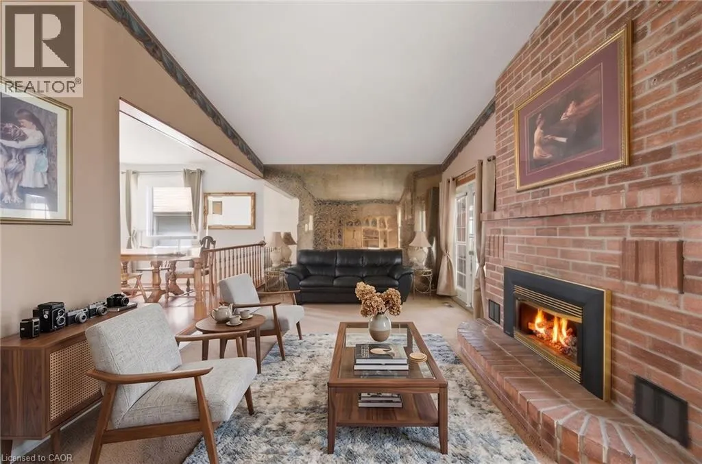3 TWINOAKS Crescent