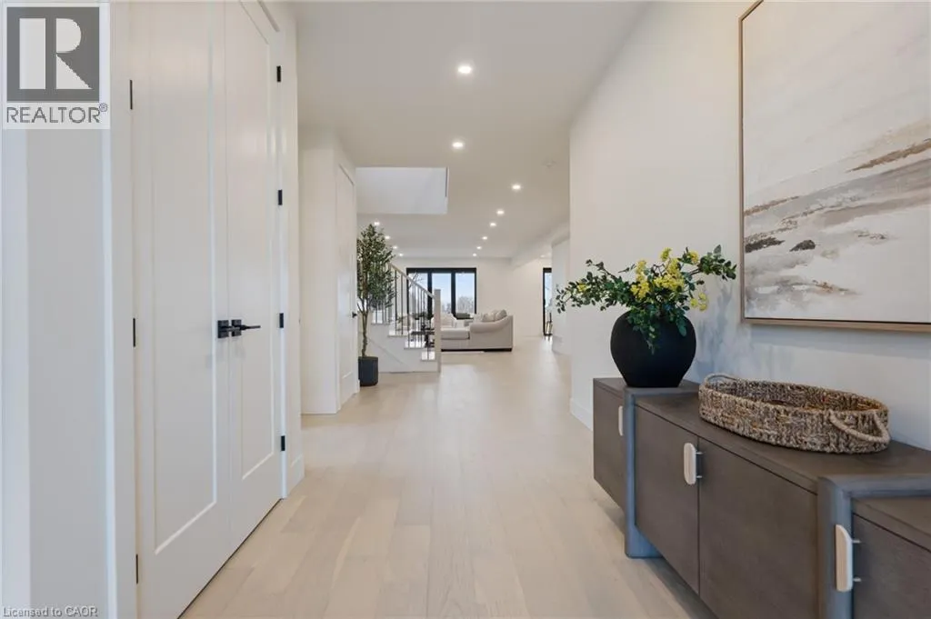 12 MACNEIL Court