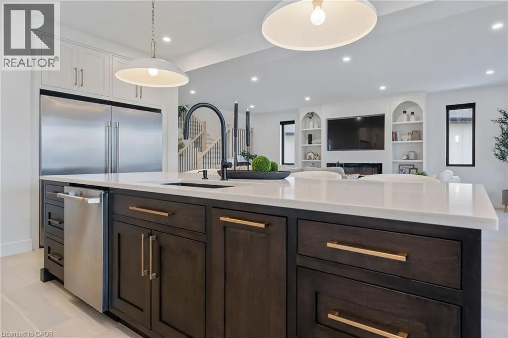 12 MACNEIL Court