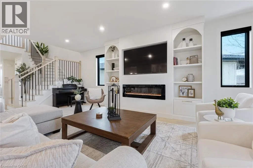 12 MACNEIL Court