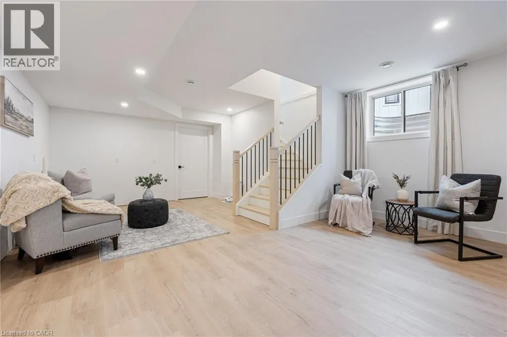 12 MACNEIL Court