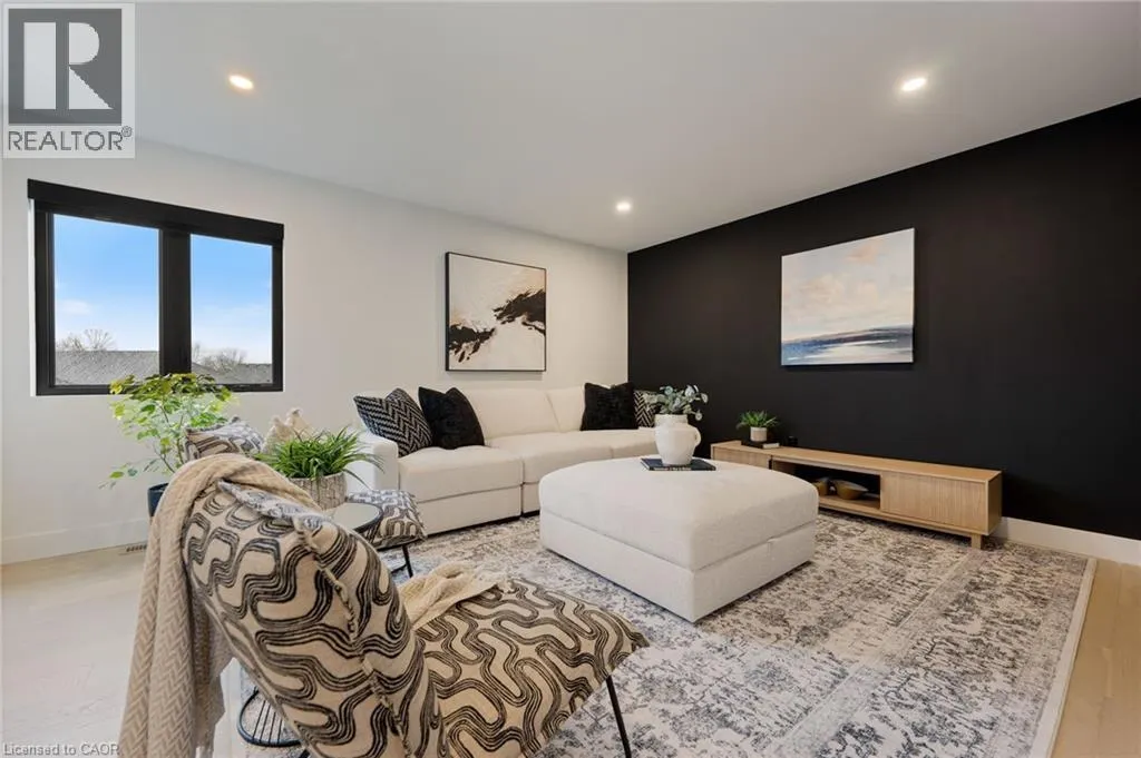 12 MACNEIL Court