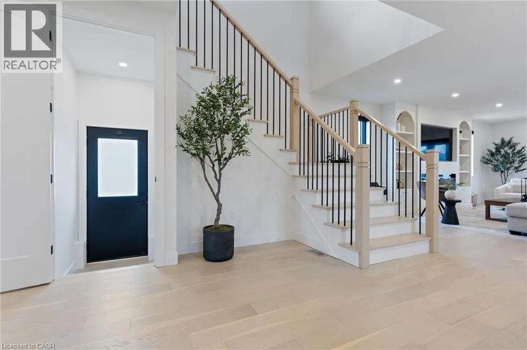 12 MACNEIL Court