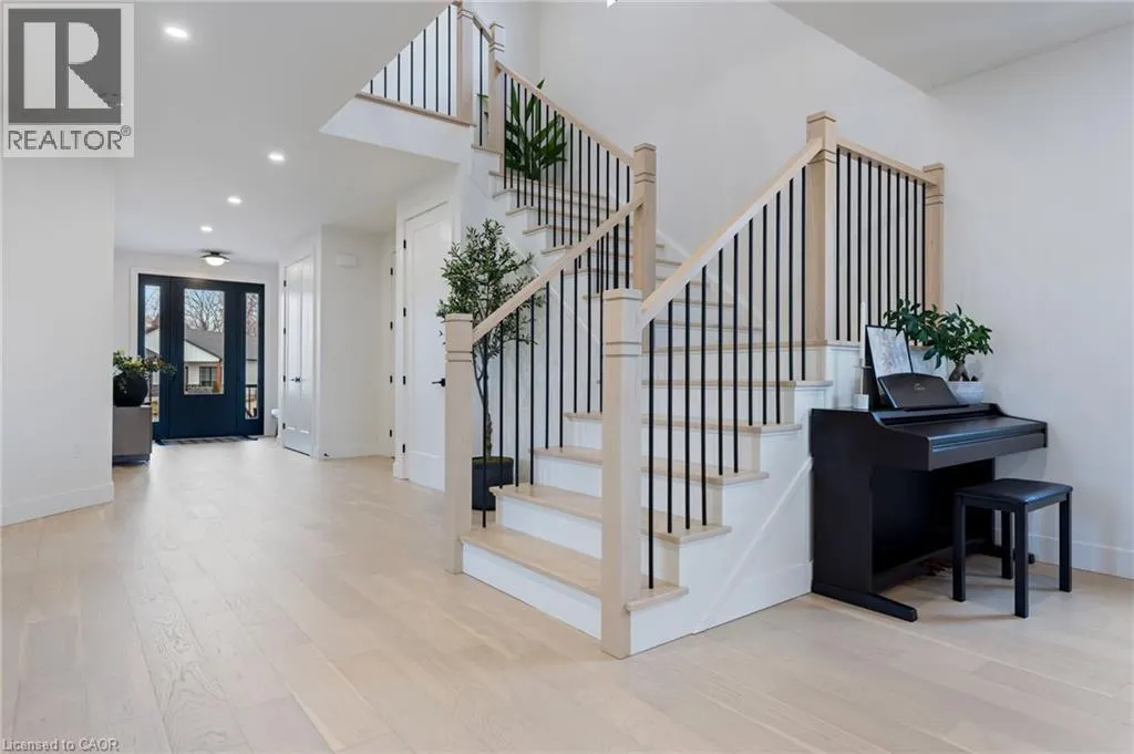 12 MACNEIL Court