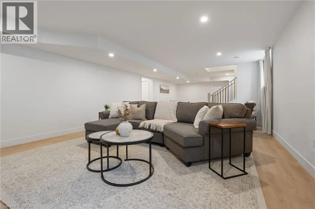 12 MACNEIL Court