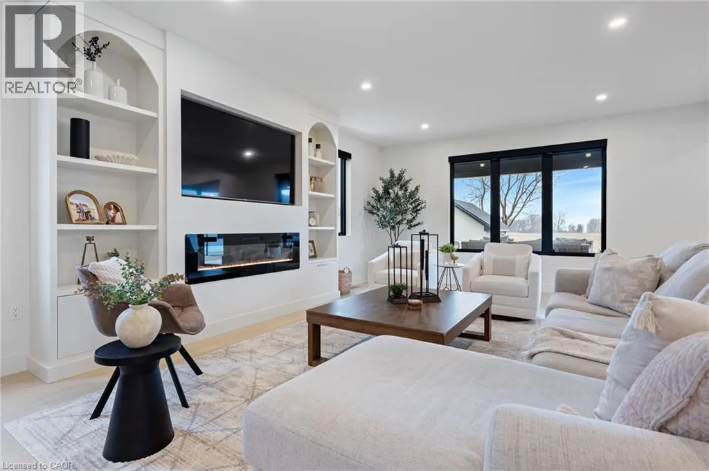 12 MACNEIL Court