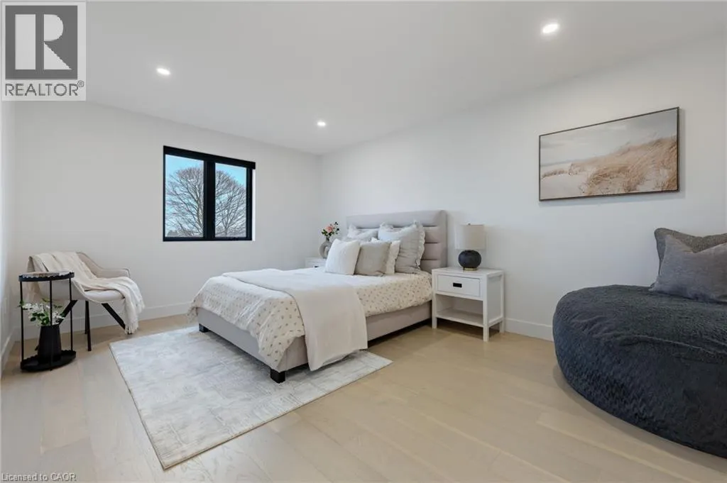 12 MACNEIL Court