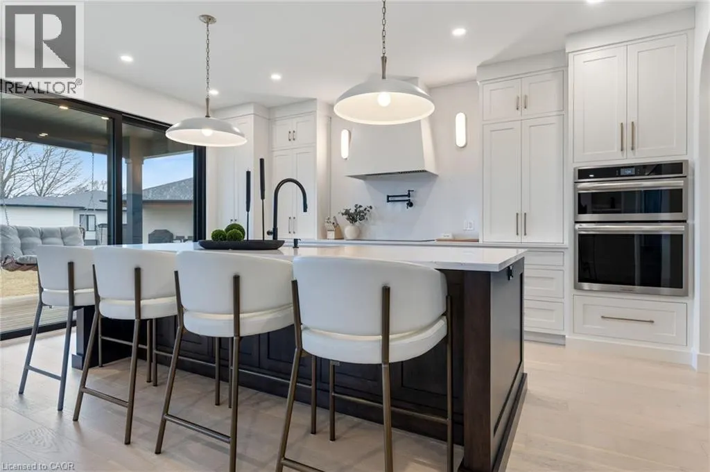 12 MACNEIL Court