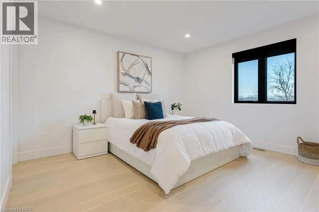 12 MACNEIL Court