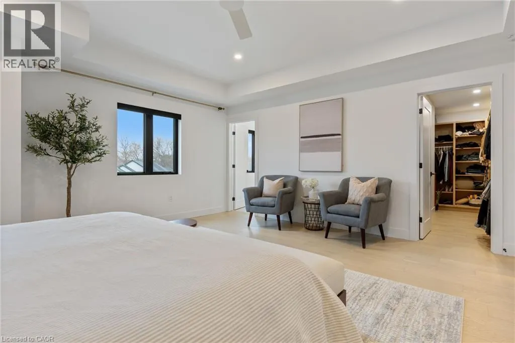 12 MACNEIL Court