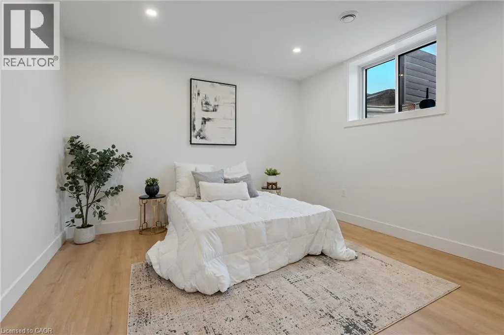 12 MACNEIL Court