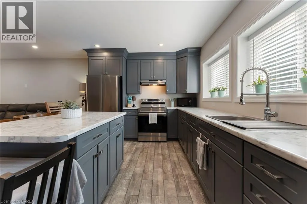 182 GOVERNORS Road E